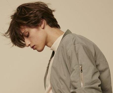 头条上的侧颜杀,侧颜绝杀！捕捉明星们的完美侧脸瞬间