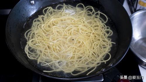 今日头条红油的做法,今日头条教你轻松制作正宗红油秘籍