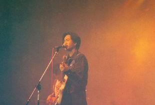 卓伟爆料黄家驹的视频,卓伟揭秘摇滚传奇背后的故事