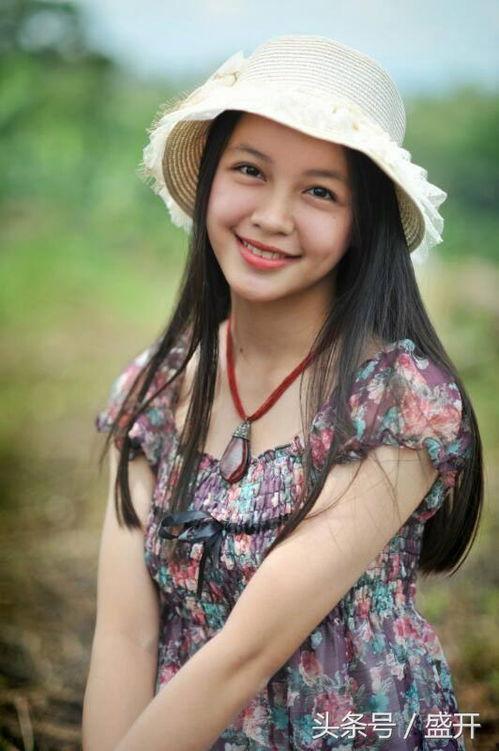 2岁女孩成为网红英语,萌态可掬展现语言天赋