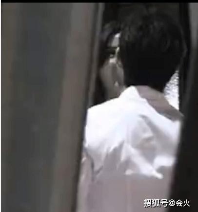 游泳 男明星 混血女友,泳坛巨星与混血女友的浪漫邂逅