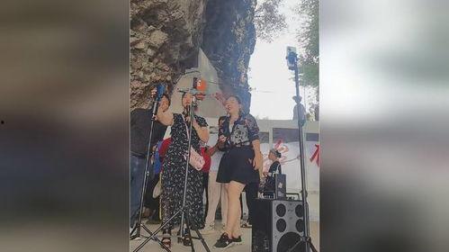 网红打卡门洞造型,潮流新地标，一洞穿越时尚界