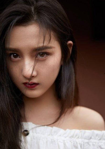 有小雀斑的明星,独特气质成就星光熠熠