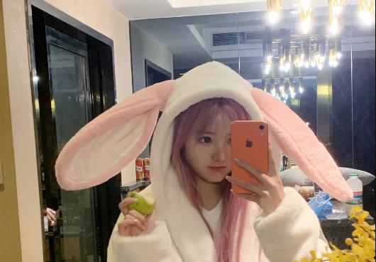 演绎情感网红的女主播